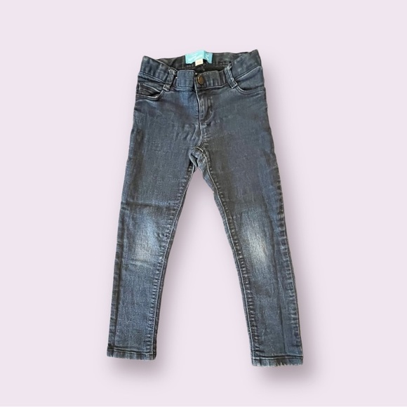 OLD NAVY, GIRLS STRETCH, SKINNY JEANS. SIZE 5T. BABY GAP SHIRT, SIZE 5T. - Picture 4 of 8